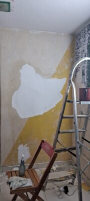 Parede sendo preparada antes do mural Ciclope