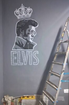 Mural do Elvis em quarto do Vila Rock Hostel, São Paulo