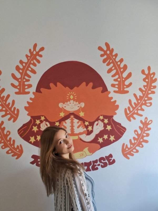 Mural Reconecte-se, Araucária Hostel, São Bento do Sul, com artista à frente